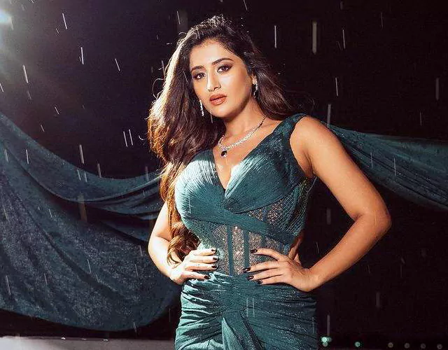 Rashi Singh New Glam Stills